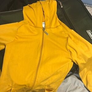 im selling dis yellow fitted jacket size S/M